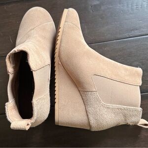 Toms Beige Suede Wedge Boots